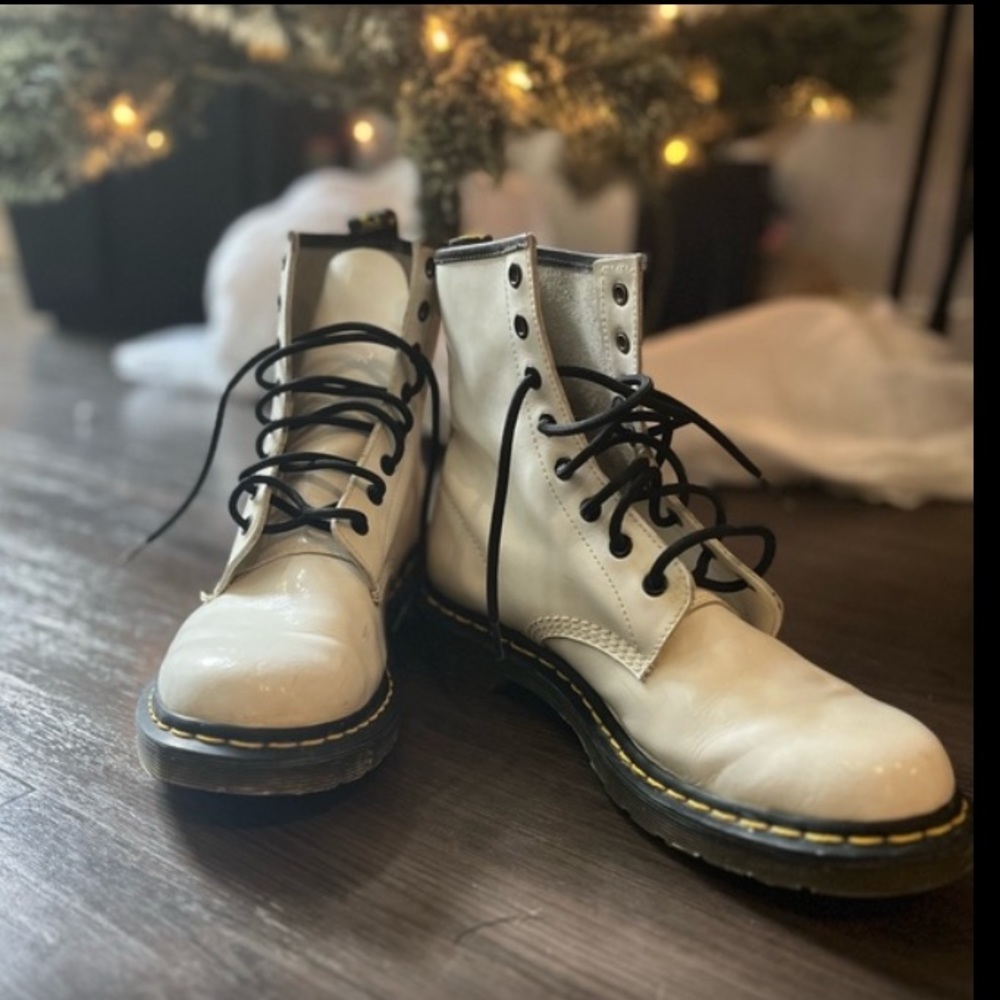 Dr. Martens Creamy White / Ivory Patent Leather Combat Boots Women’s US Size 10